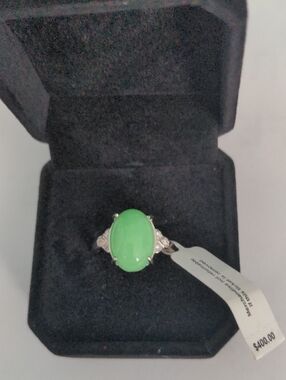 NWT Jade Sterling Silver Ring.  Diamond Accents,  Macy's, 10 mm Gem.  Sz  7  1/2
